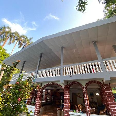 לה ליברטאד La Casona Sv Hostal מראה חיצוני תמונה