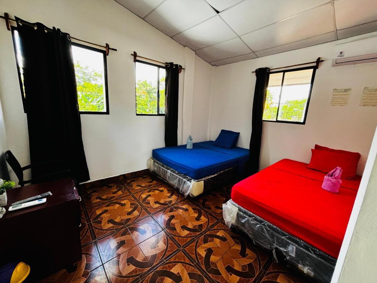 לה ליברטאד La Casona Sv Hostal מראה חיצוני תמונה