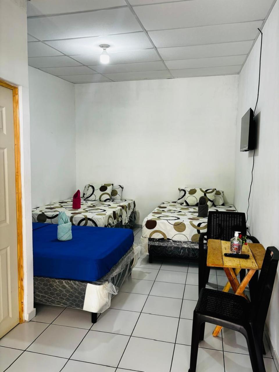 לה ליברטאד La Casona Sv Hostal מראה חיצוני תמונה