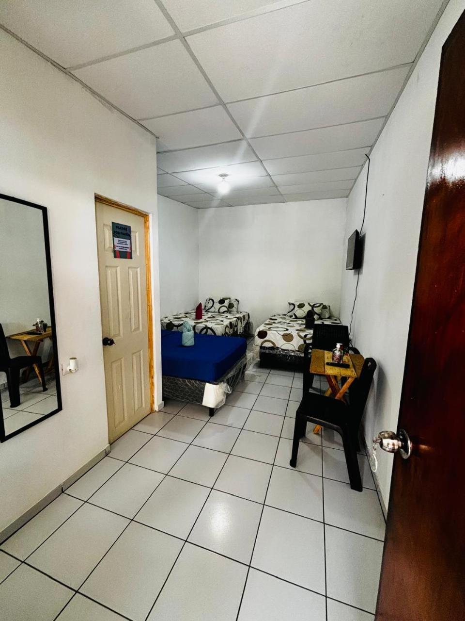לה ליברטאד La Casona Sv Hostal מראה חיצוני תמונה