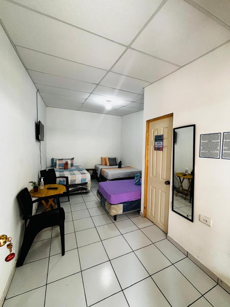 לה ליברטאד La Casona Sv Hostal מראה חיצוני תמונה