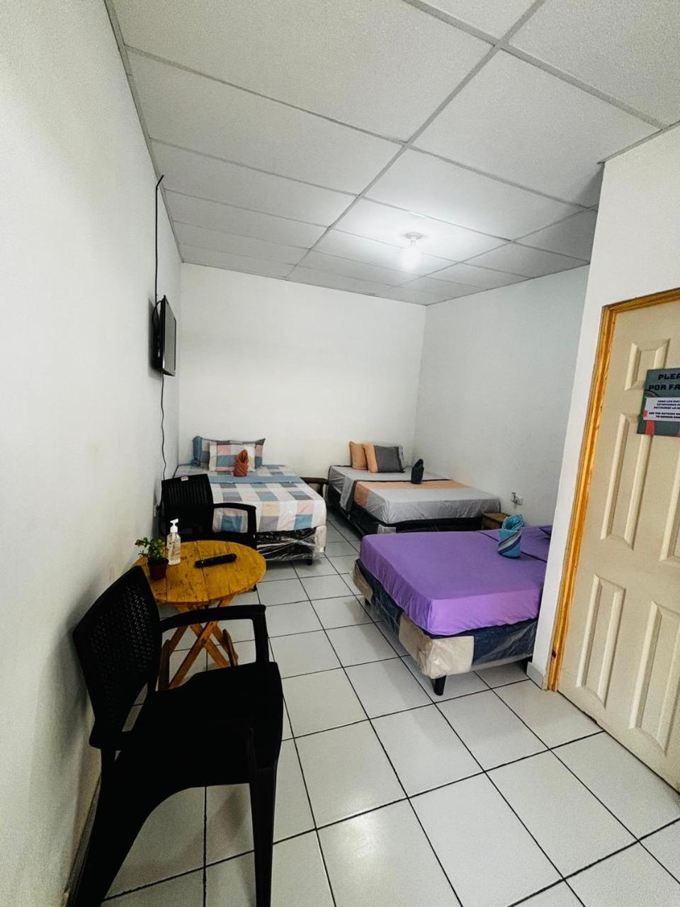 לה ליברטאד La Casona Sv Hostal מראה חיצוני תמונה