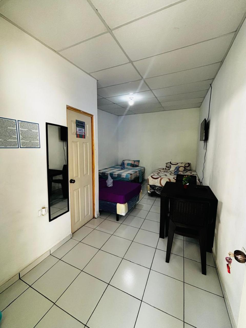לה ליברטאד La Casona Sv Hostal מראה חיצוני תמונה