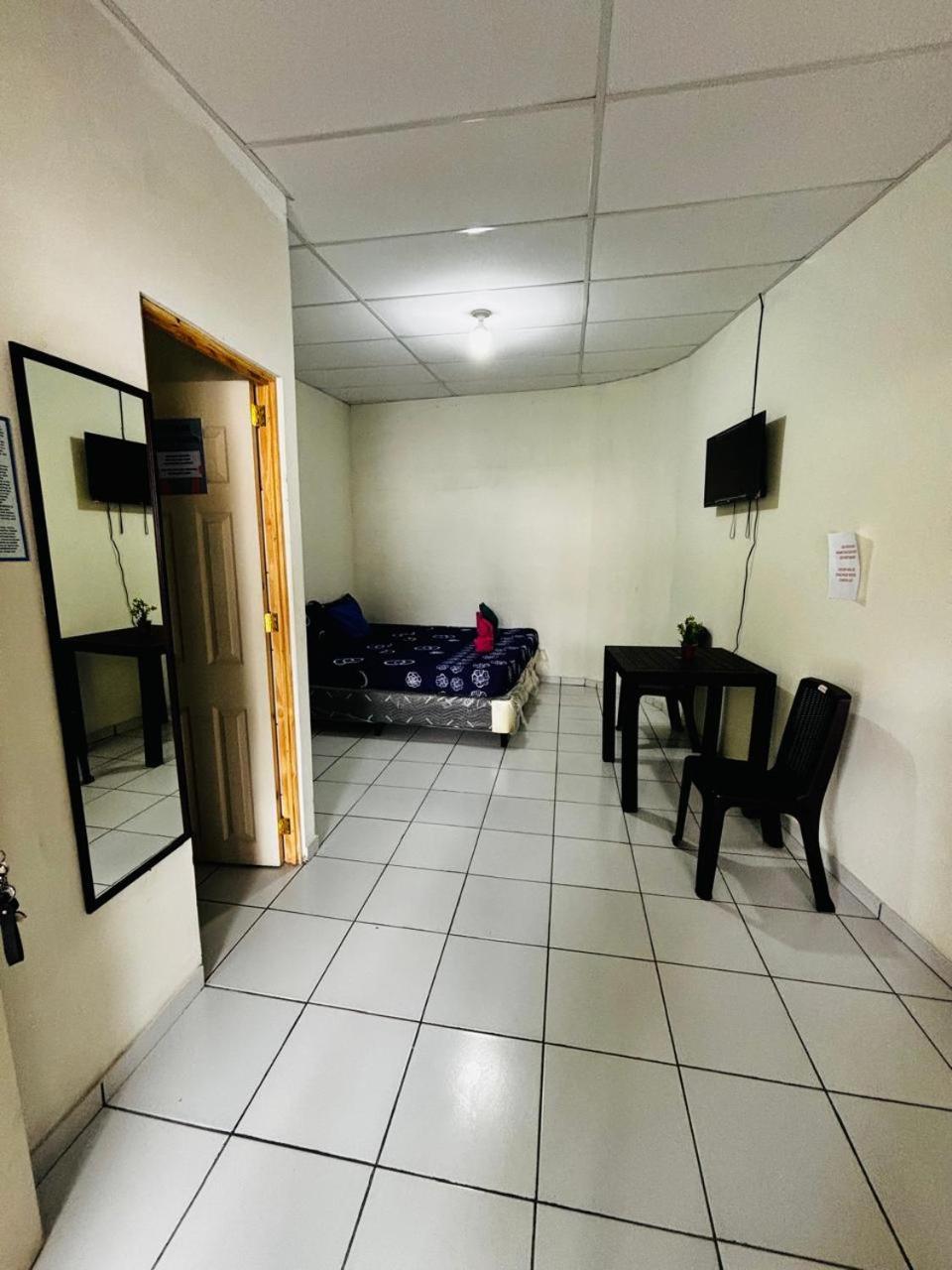 לה ליברטאד La Casona Sv Hostal מראה חיצוני תמונה