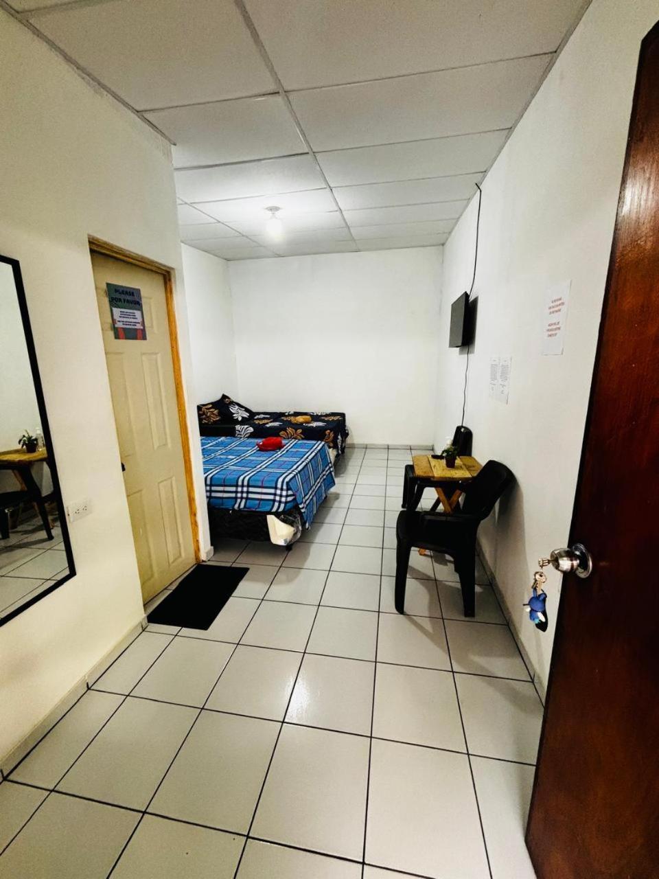 לה ליברטאד La Casona Sv Hostal מראה חיצוני תמונה